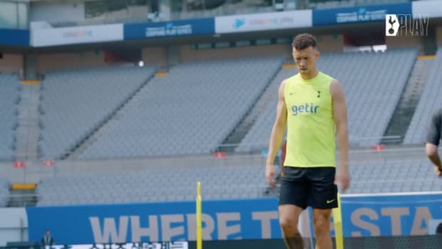 Son and Spurs players train at Seoul World Cup Stadium
